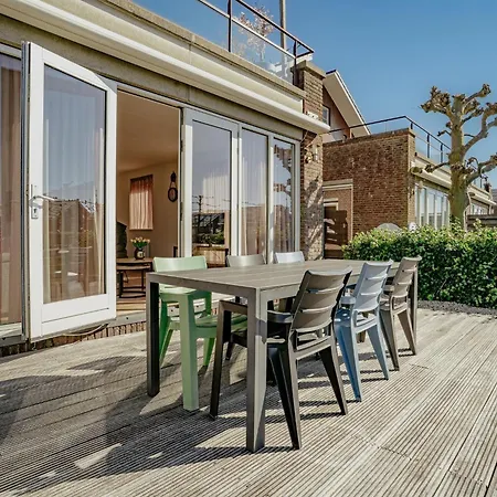 With Waterpark Nearby *